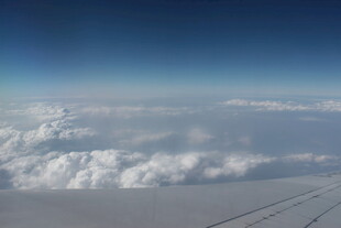 高空俯瞰云海壮丽景观