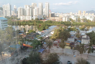 城市中的多彩游乐区域