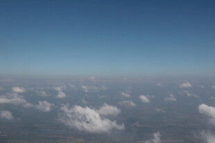 高空俯瞰云海美景