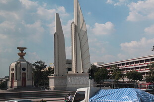 城市中的高耸纪念碑