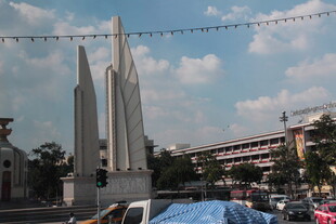 城市中的高耸纪念碑