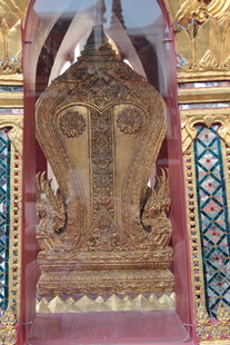 古老神秘的东南亚神像雕刻