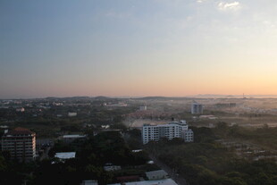 城市日出全景俯瞰图