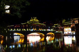 古桥夜景 璀璨灯火映水乡