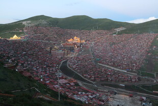 大型露天活动现场壮观景象