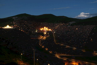 山城夜景璀璨灯火辉煌