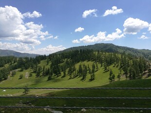 青山绿树蓝天白云美景