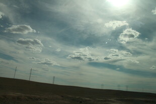 草原上的风力发电机组