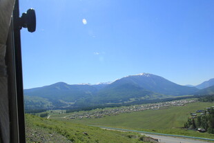 车窗外的山野风光