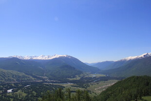 壮丽山景 蓝天映衬雪峰