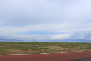 公路边的开阔风景