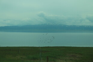 湖畔风光 远山云雾缭绕