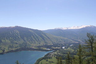 高山湖泊壮丽自然景观