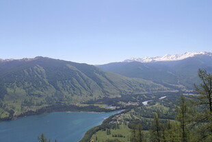 高山湖泊壮丽自然景观