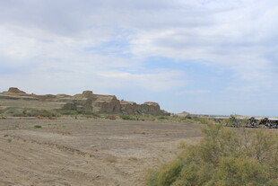 荒凉沙漠中的古老遗迹