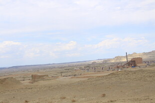 荒漠中的工业设施