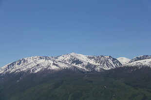 雪山远景 山峦覆雪