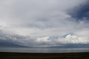天空中厚重云层景观
