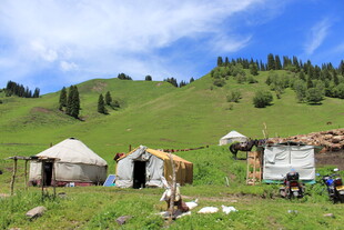 草原上的传统民居与生活