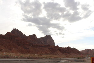 壮丽沙漠山脉景观