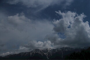 山间云海壮丽景致