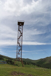 草原上的瞭望塔