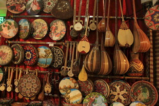 民族风手工艺品琳琅满目