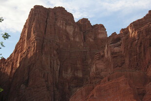 壮丽红岩山峰景观