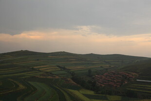 黄昏下的田园风光