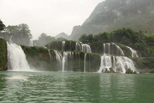 壮美山水瀑布景观