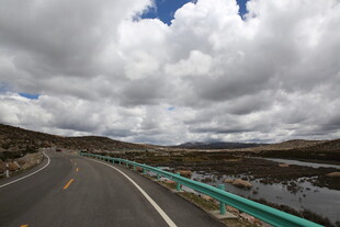 公路边的壮丽云景