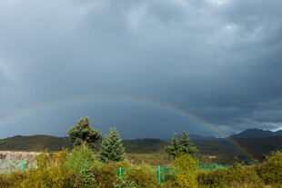 山间彩虹美景