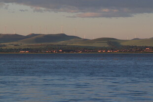 湖畔远山 宁静自然风光