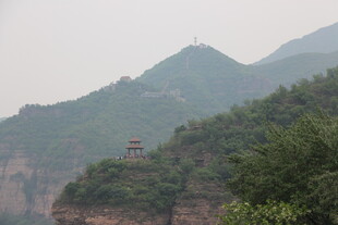 山间景致 绿树环绕的楼阁