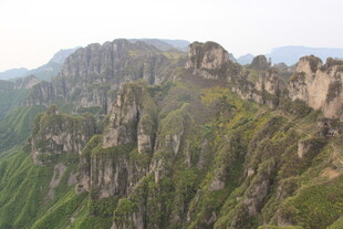 壮丽山景俯瞰图