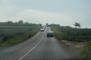 公路上行驶的车辆