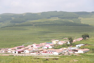 山间村落俯瞰美景