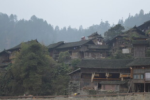山间古朴村落风景