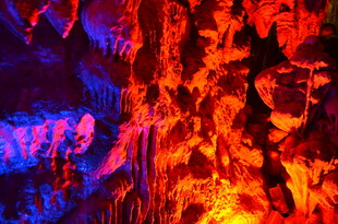 梦幻溶洞景观 色彩斑斓