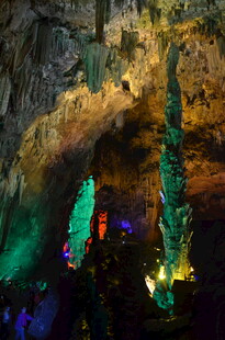 梦幻溶洞景观 五彩钟乳石