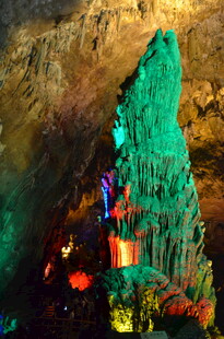 奇幻溶洞景观 色彩斑斓