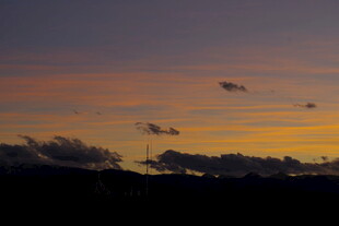 黄昏时分的绚烂天空
