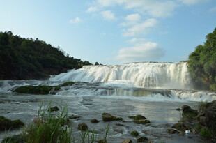 壮观瀑布自然美景