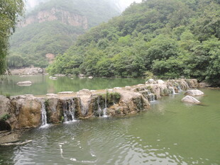 山间水坝 自然清幽之景