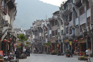 古色古香的传统街道景象