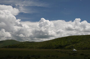 草原蓝天云朵风景如画