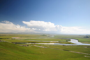 草原河流蓝天壮美风光