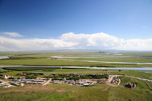 草原风光与村落景观