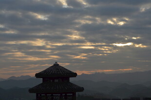 黄昏下的古亭美景