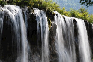 壮观瀑布自然美景画面